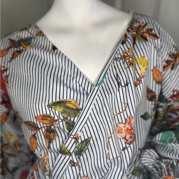 Unbranded Black and White Wrap Tie Front Blouse Size Medium. - Picture 4 of 14